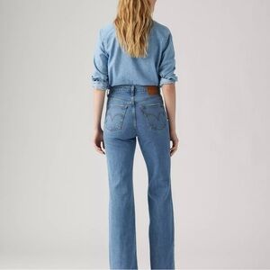NWT Levi's High Rise Ribcage Bell, medium wash 25x 34